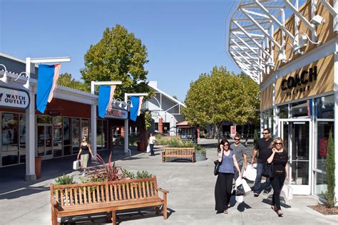 petaluma village premium outlets.